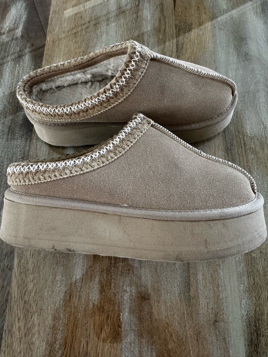 Shoes - Women’s Cozy Platform Slip-On Slippers - Taupe